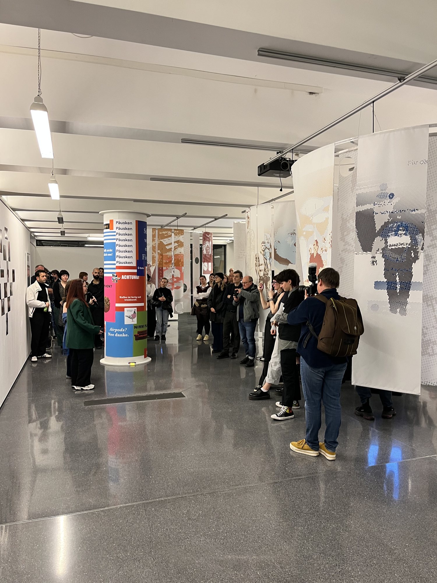 Die Ausstellung „Breaking Bubbles“